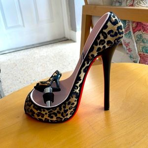 Wine Bottle Holder and Stopper Set